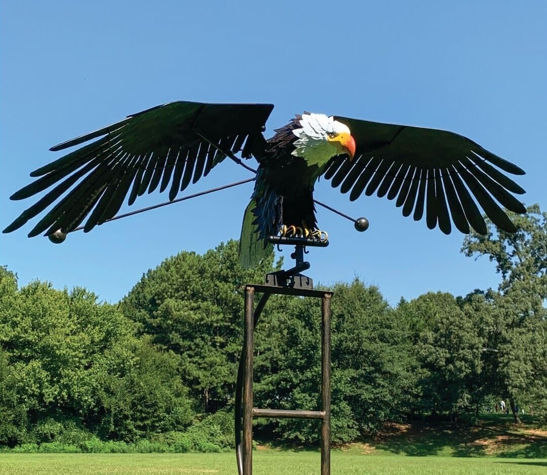 SkyWing Metalen Windvogel – Dynamische Tuindecoratie met Beweging