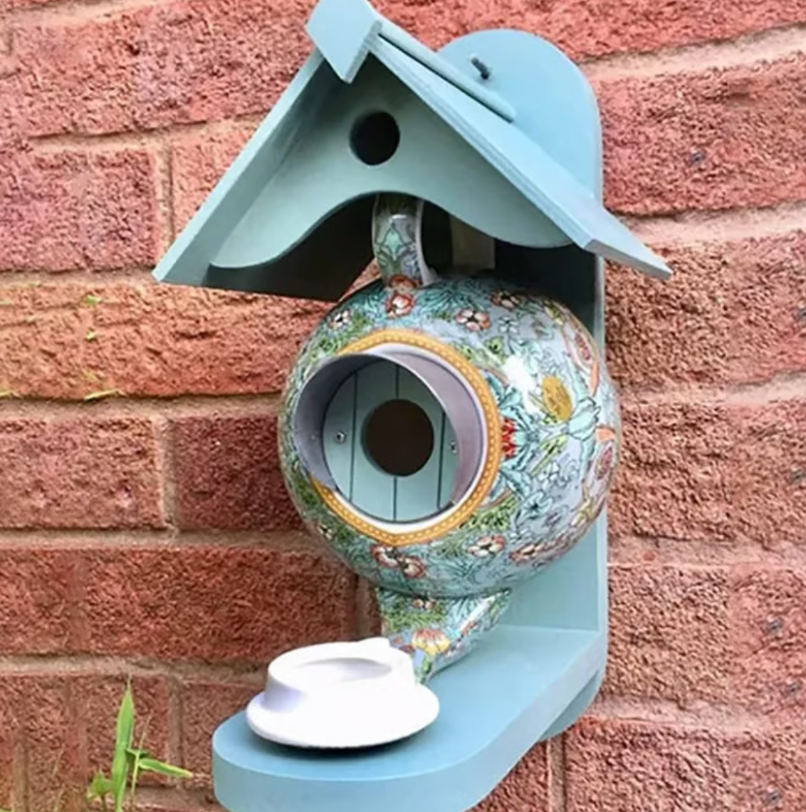 NestJoy Vogelhuisje – Kleurrijk, Duurzaam en Aantrekkelijk voor Elke Tuin
