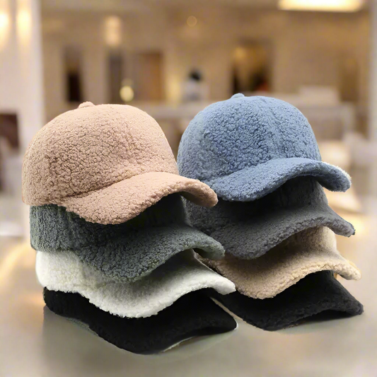 Frosty Teddy Cap – Warm, Zacht & Stijlvol voor de Winter