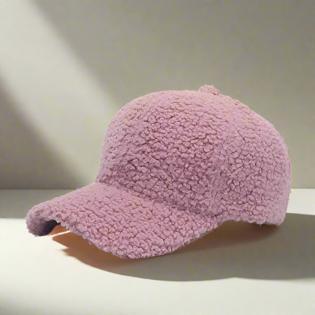 Frosty Teddy Cap – Warm, Zacht & Stijlvol voor de Winter