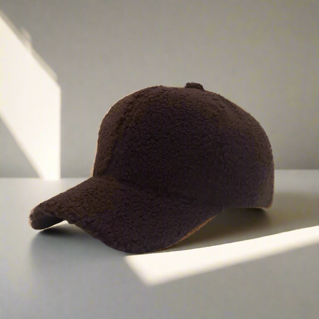 Frosty Teddy Cap – Warm, Zacht & Stijlvol voor de Winter