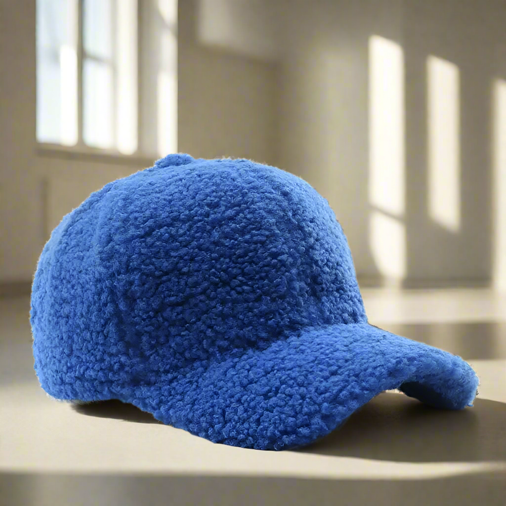 Frosty Teddy Cap – Warm, Zacht & Stijlvol voor de Winter