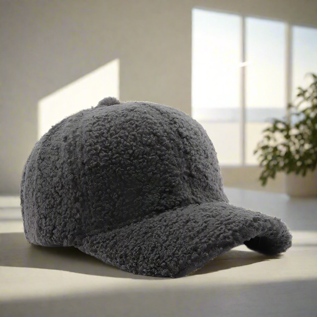 Frosty Teddy Cap – Warm, Zacht & Stijlvol voor de Winter
