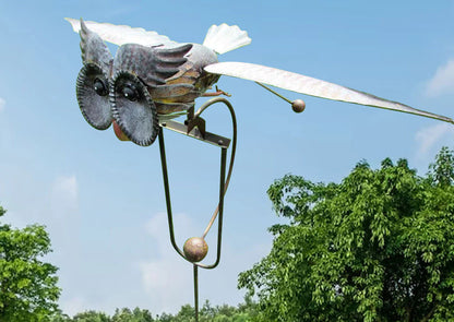 SkyWing Metalen Windvogel – Dynamische Tuindecoratie met Beweging