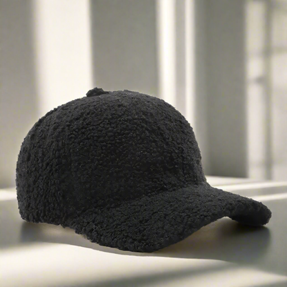 Frosty Teddy Cap – Warm, Zacht & Stijlvol voor de Winter
