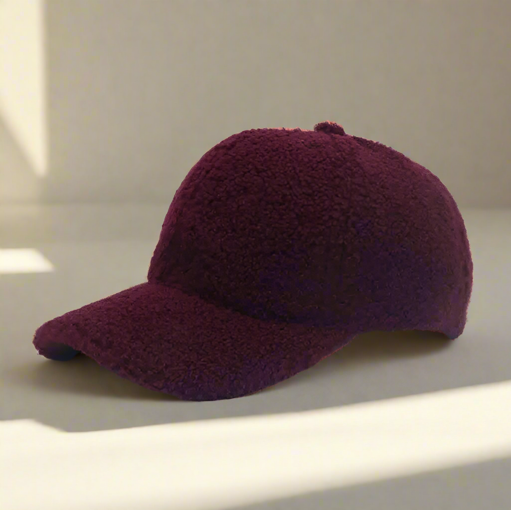 Frosty Teddy Cap – Warm, Zacht & Stijlvol voor de Winter